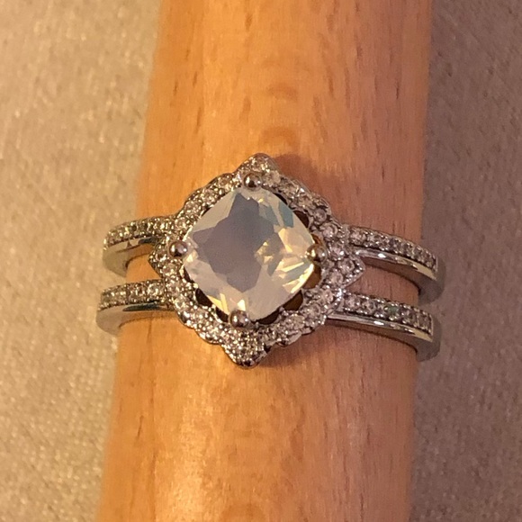 EUC Ring Bomb Party CZ & Lab Created Stone Double Band Ring, SZ 9 - Picture 4 of 11